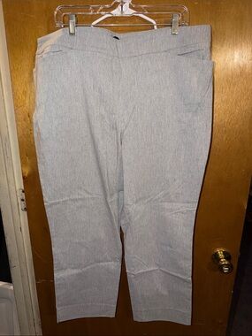 Hilary Radley Light Gray Pull-On Cropped Ponte Pants